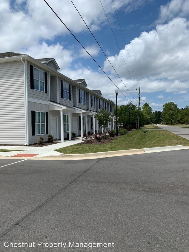 Foto principal - 3 br, 2 bath House - 45 Dresser Lane