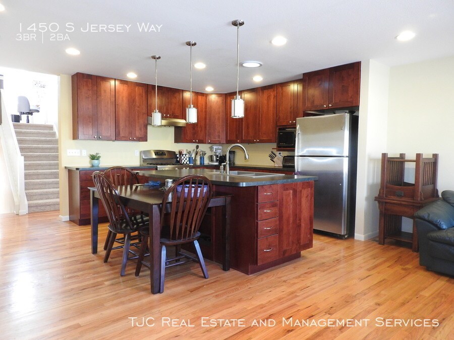 Primary Photo - 1450 S Jersey Way
