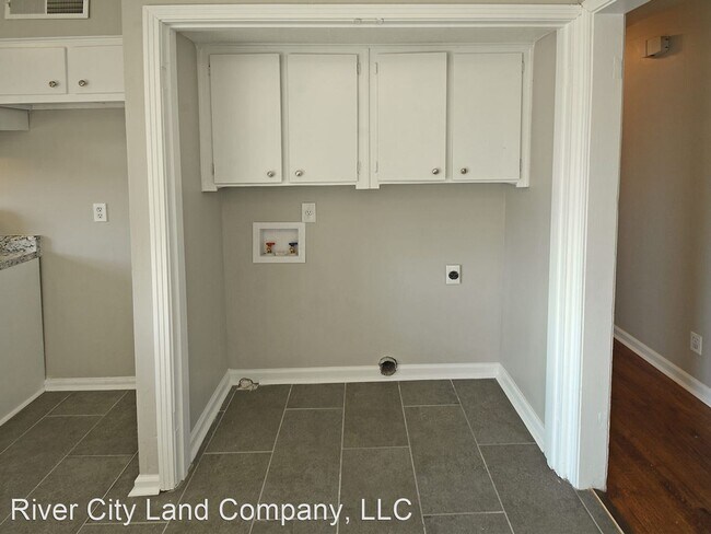 Building Photo - 3 br, 1.5 bath House - 177 E. Fairway Ave
