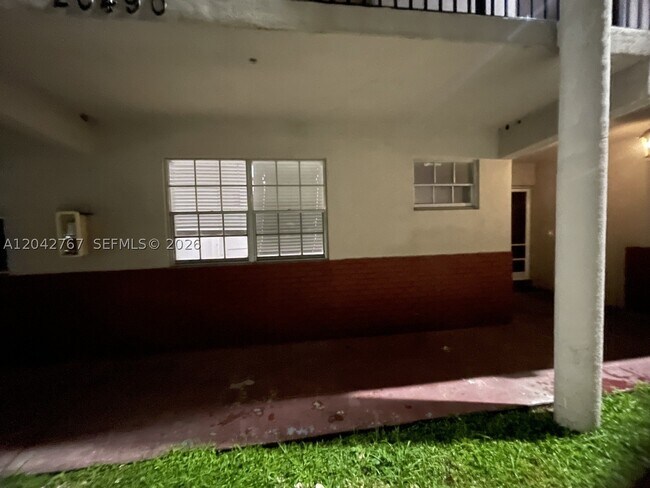 Building Photo - 20490 NW 7th Ct