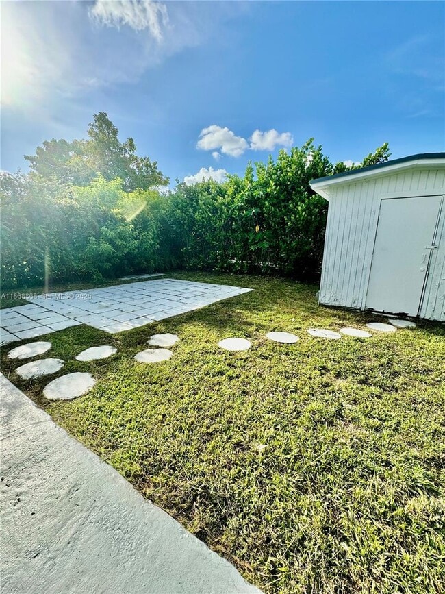 Foto del edificio - 8335 SW 10th Terrace