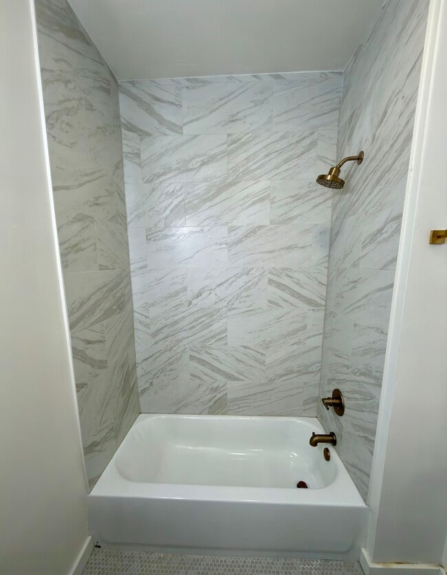 Building Photo - 401 E Scott Ave