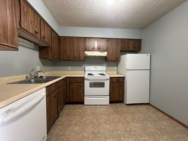 Building Photo - $1,100 | 2 Bedroom, 1 Bathroom Apartment | Pet Friendly* | Available for an August 1st, 2026 Move...