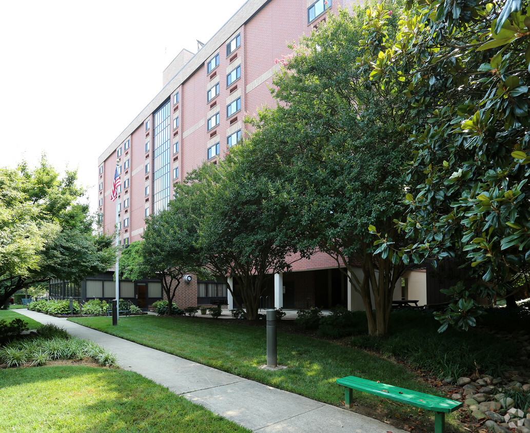 Foto del edificio - Carriage House Apartments