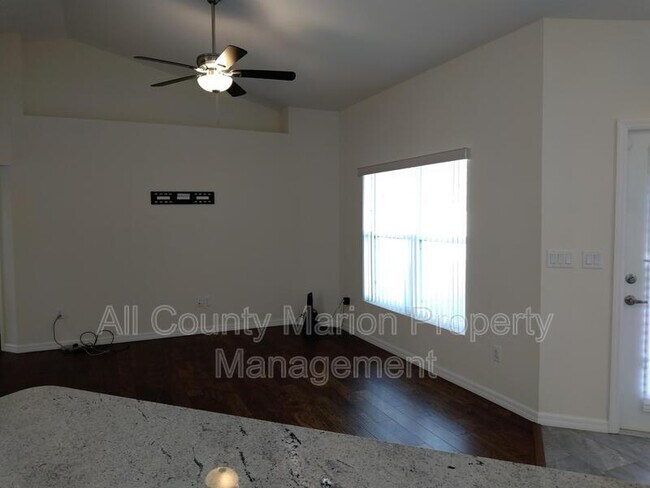 Foto del edificio - 4704 SW 143rd Loop