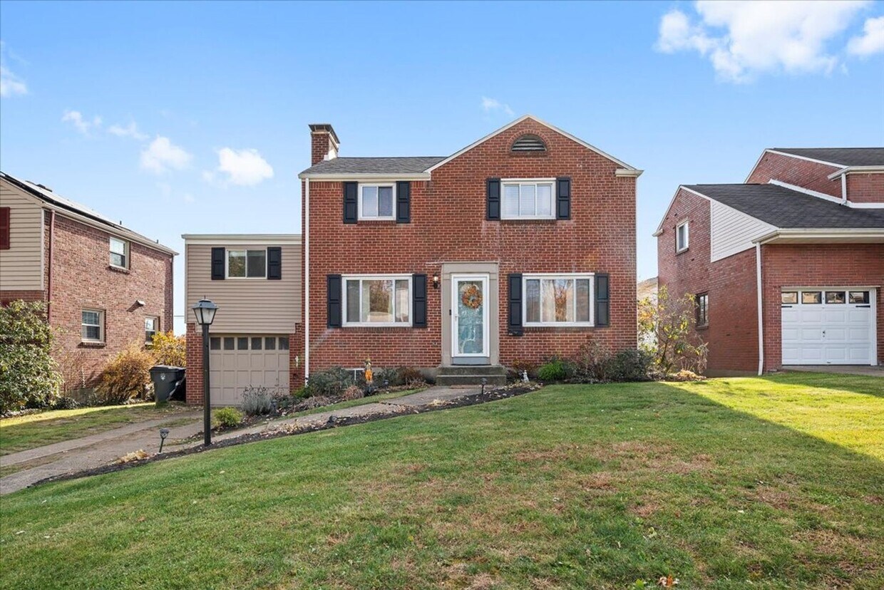 Primary Photo - Updated Single Family Home for Lease