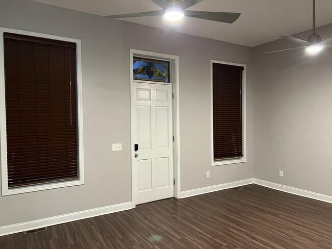 Living room/front door - 631 Bakewell St