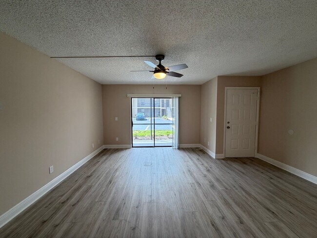 Foto del edificio - 5315 Summerlin Rd