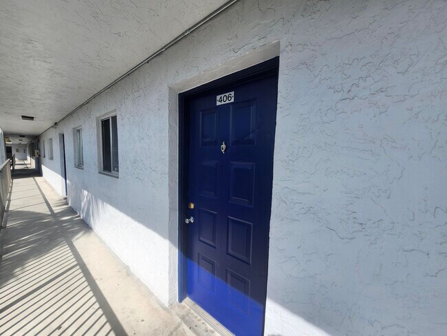 Foto del edificio - 8750 N Sherman Cir