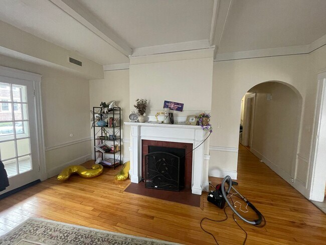 Foto del edificio - 9/1 No Fee! Spacious 4BR/2BA in Brookline near Packard's, Coolidge, BU