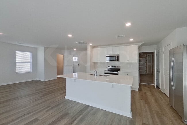 Foto del edificio - 120 Inez Ave