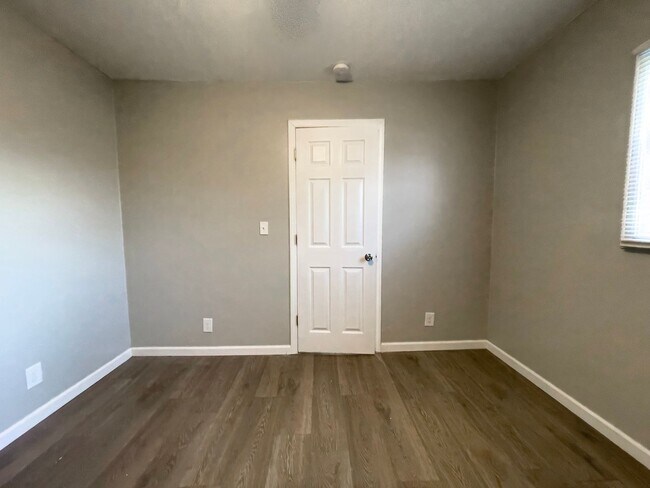 Foto del edificio - Near Local Shops and Restaurants