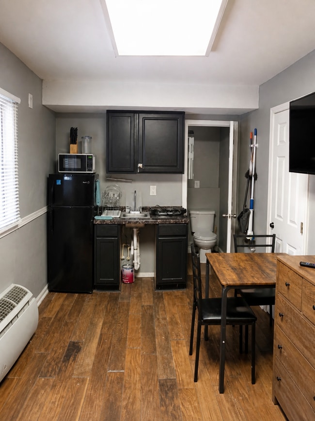 Building Photo - 2102 Oakland Ridge Dr