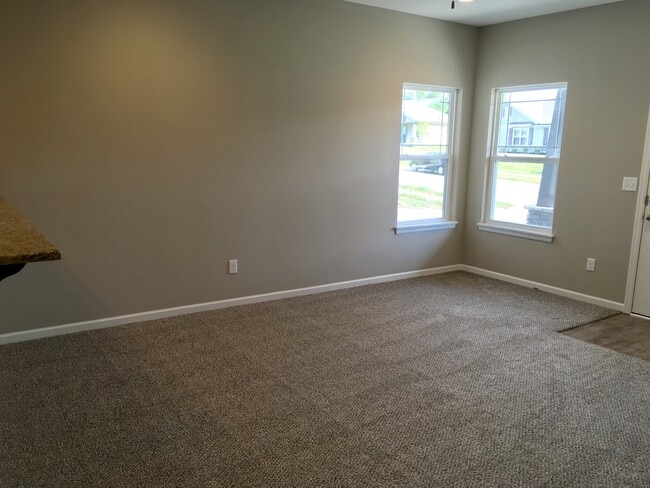 Building Photo - Single Level 2 Bed 1 Car Attached Villa in...