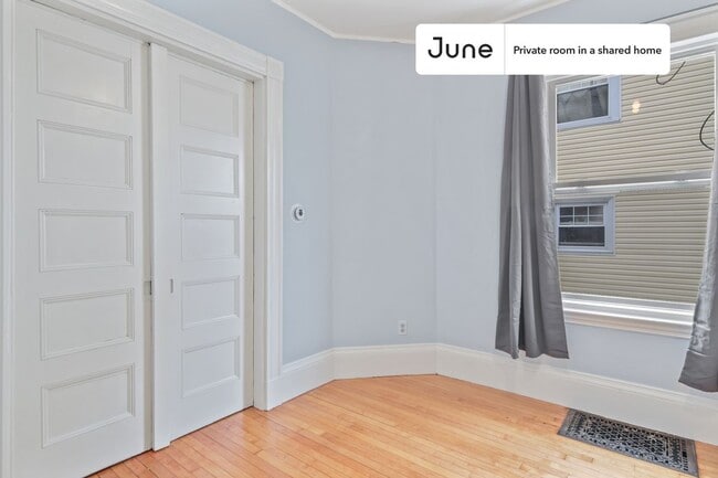 Building Photo - Room in Shared 6 bed/1.5 bath home in Brighton