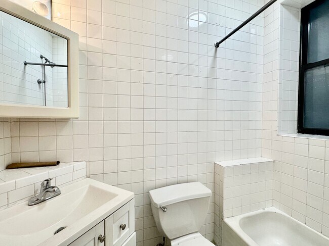 Foto del edificio - 309 W 111th St