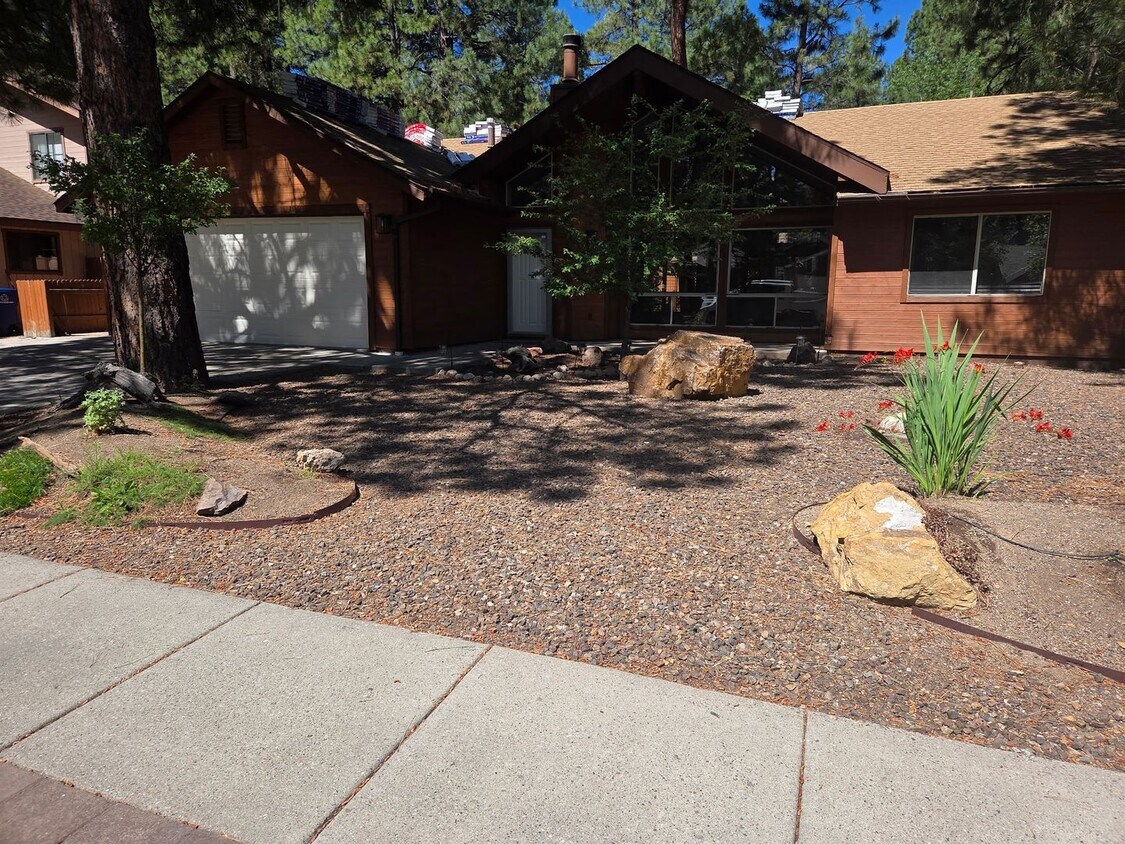 Primary Photo - Move-In Ready! Bright & Airy 3-Bedroom Hom...