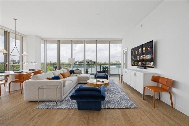 Building Photo - 2678 Tigertail Ave