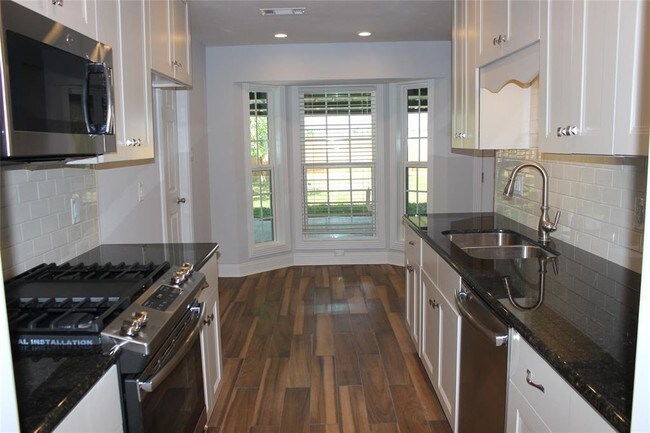 Foto del edificio - 9618 Emnora Ln