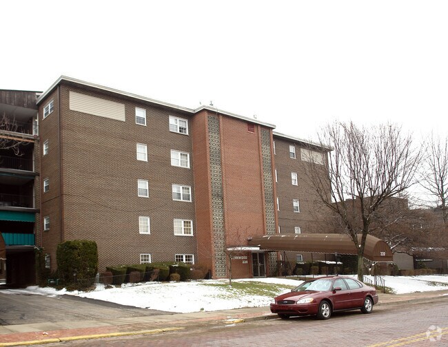 Building Photo - Lynwood