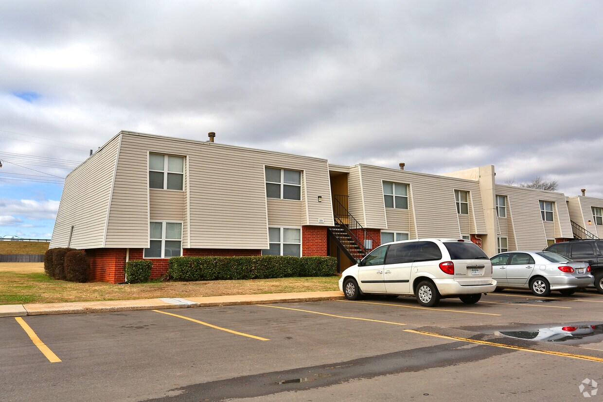 Hillcrest Green Apartments Oklahoma City Ok Apartments Com