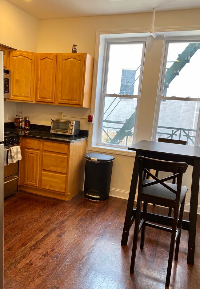 Building Photo - 231 Grand St