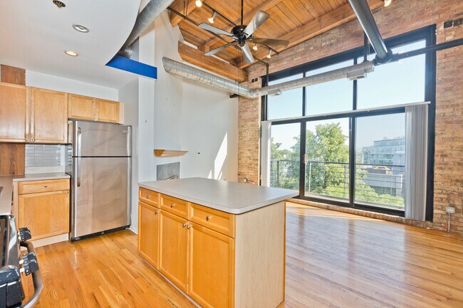 Foto del edificio - 2210 W Wabansia Ave
