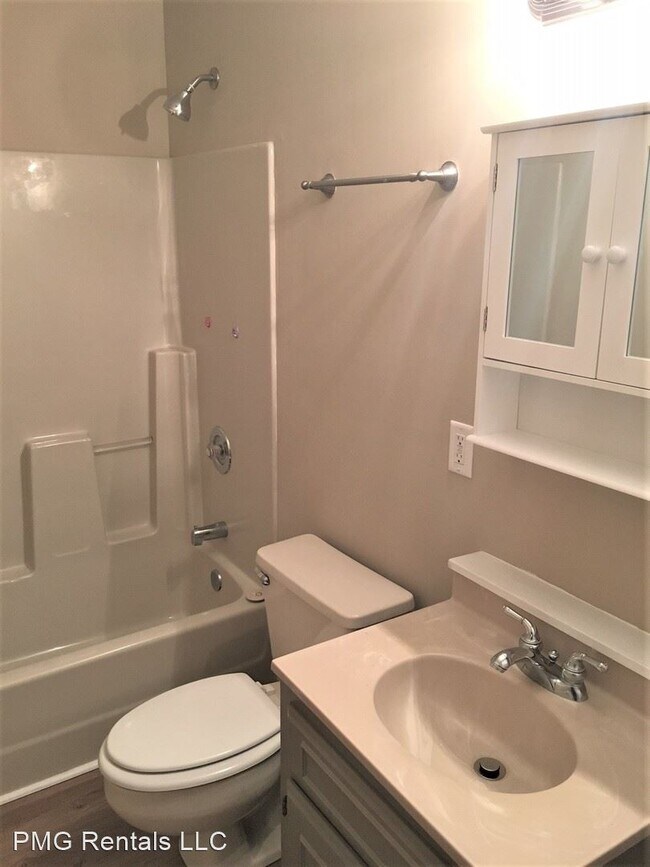 Building Photo - 5 Crosswinds Dr