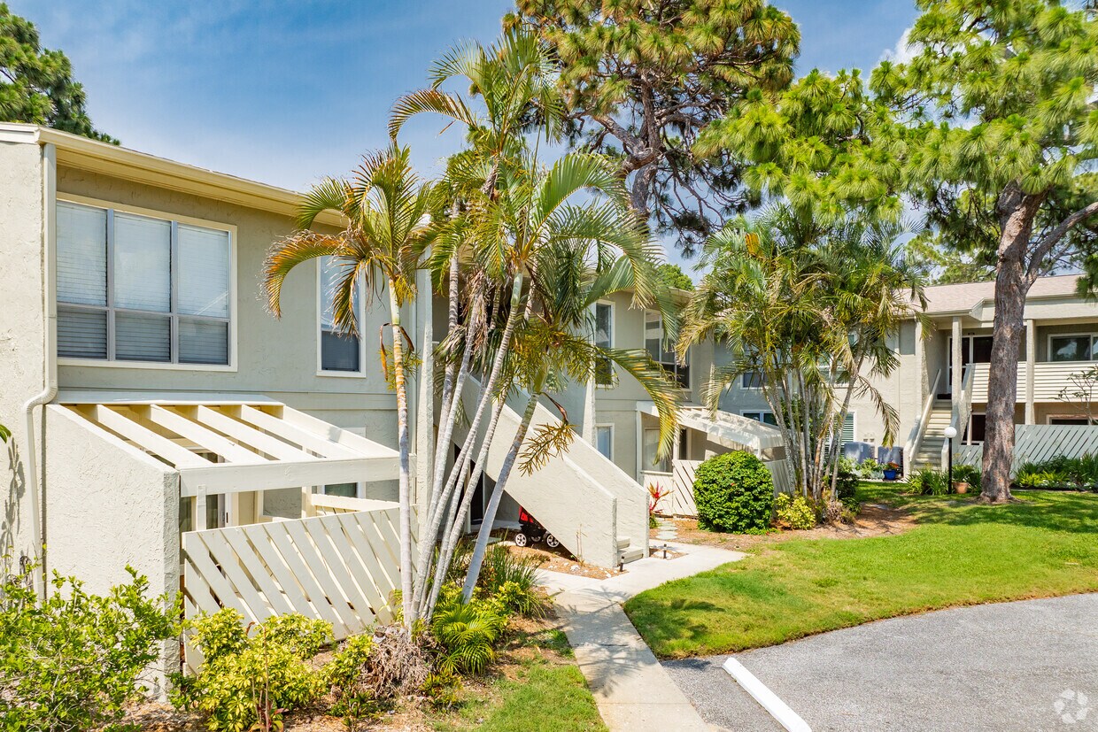 1-700 Windrush Bay Dr Tarpon Springs, FL - Windrush Bay Condominiums