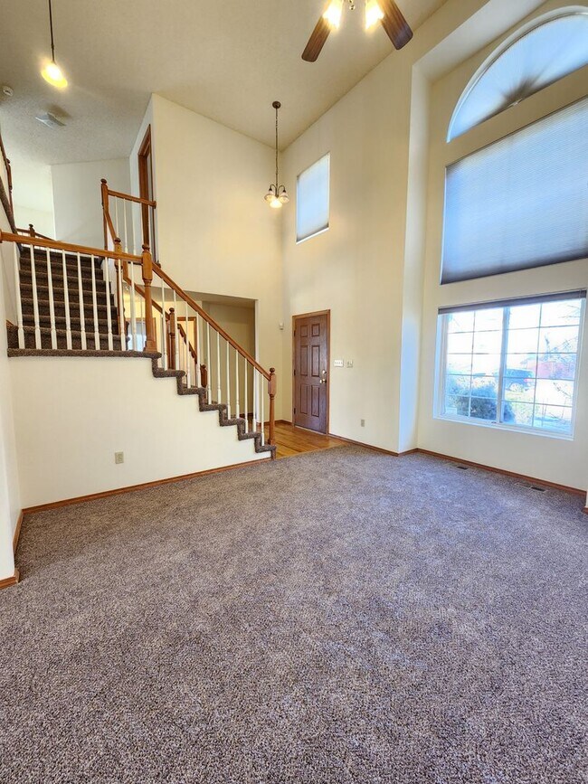 Foto del edificio - 5 Bedroom Home plus office and Finished Ba...