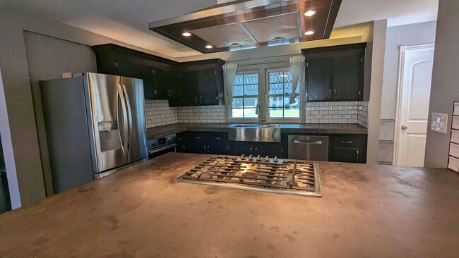 Foto del edificio - 100 Montgomery Ln