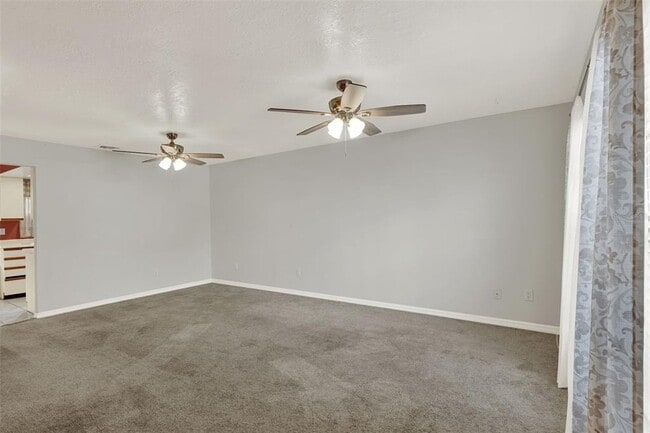 Building Photo - 3267 Forest Oaks Ct