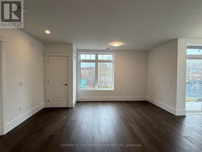 Photo du bâtiment - 12 Clara Dr