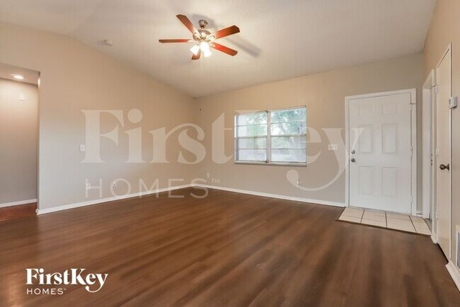 Foto del edificio - 924 Axlewood Cir