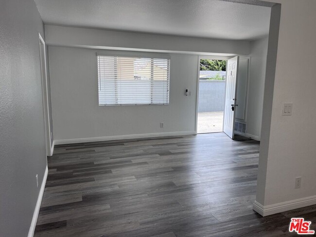 Foto del edificio - 1556 W 227th St