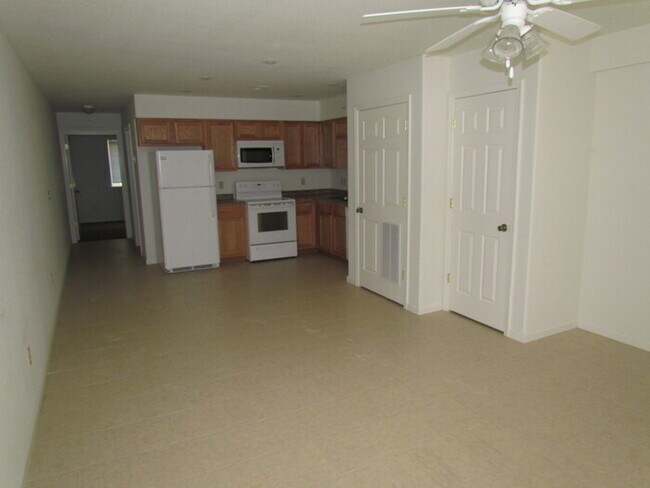 Building Photo - Available July 20th **PET FRIENDLY**