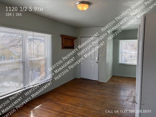 Building Photo - 1120 1/2 S 9th-