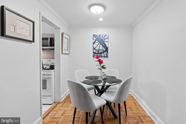 Foto del edificio - 3901 Tunlaw Rd NW
