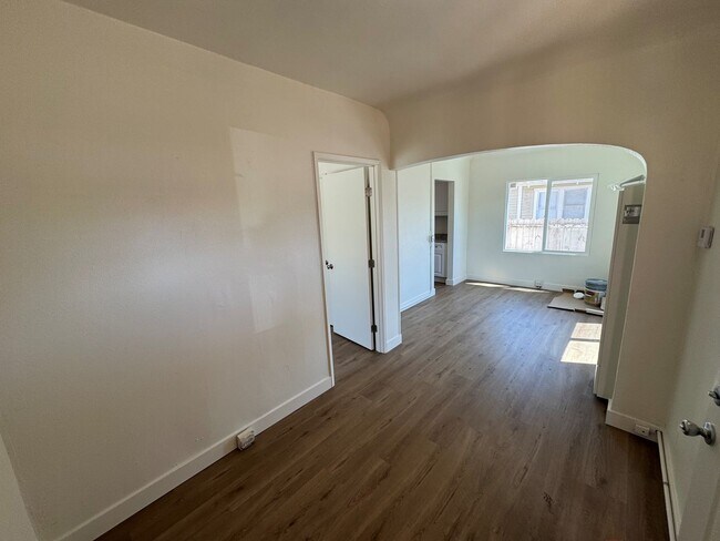 Foto del edificio - 344-350 N. Ventura Ave.