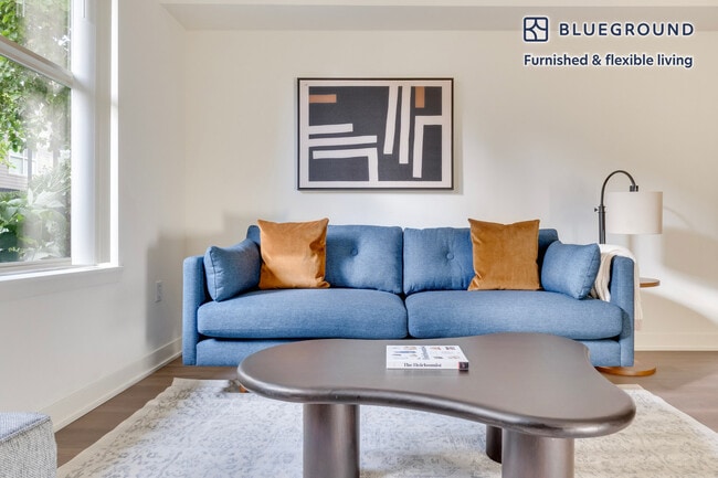 Foto del edificio - 11000 NE 10th St