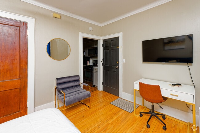 Efficiency 1 BA, 300SF Bedroom Living Room - 145 S. Fitzhugh