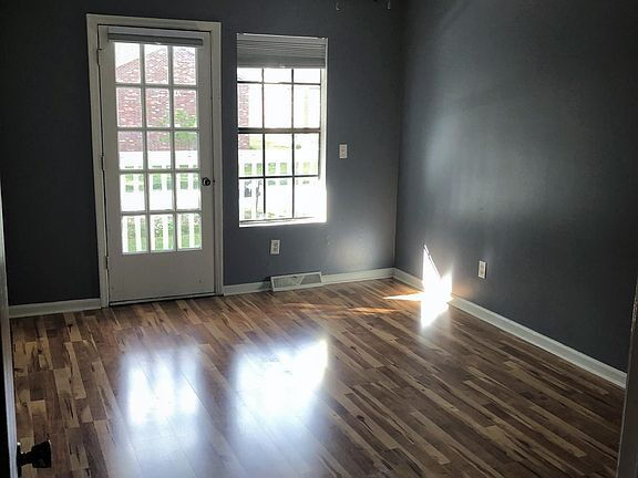 Building Photo - "Charming 2-Bed Sanctuary with Granite Acc...