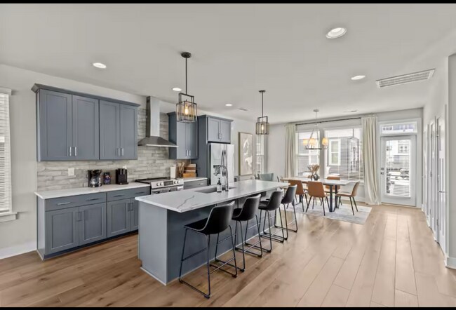 Foto del edificio - 2115 Isom St