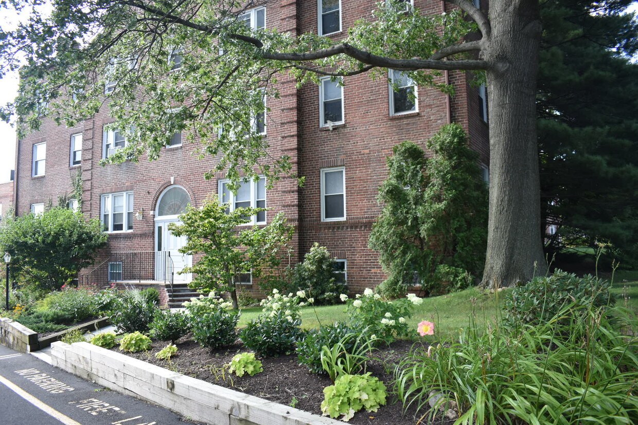 70 Strawberry Hill Ave, Stamford, CT 06902 Condo for Rent in Stamford, CT