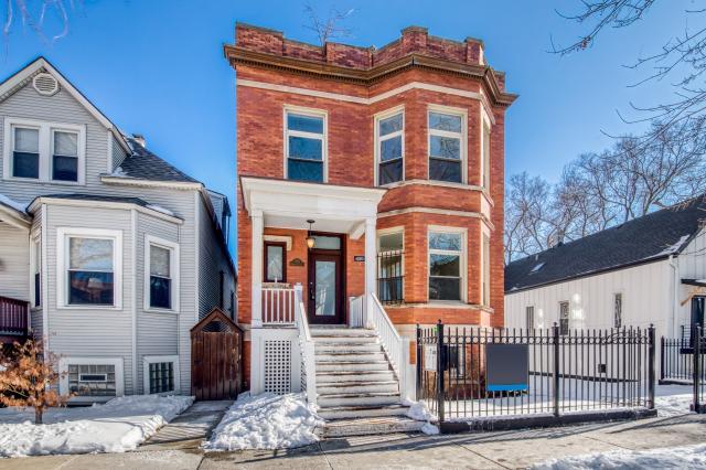 Primary Photo - 2 bedroom in Chicago IL 60618