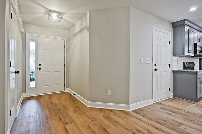 Foto del edificio - 620 Walnut Woods Dr