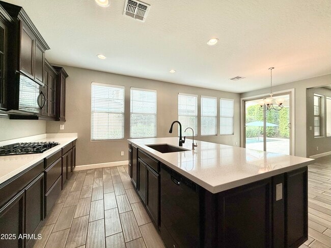 Building Photo - 913 W Yosemite Dr