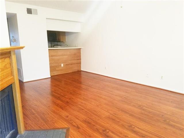 Foto del edificio - 8545 Midpark Rd