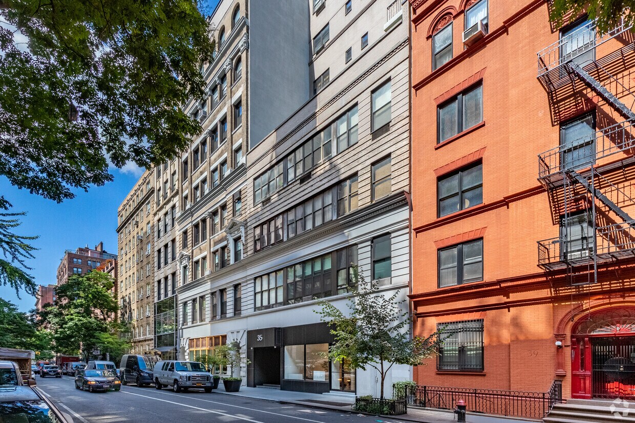 Foto principal - 35 E 10th St