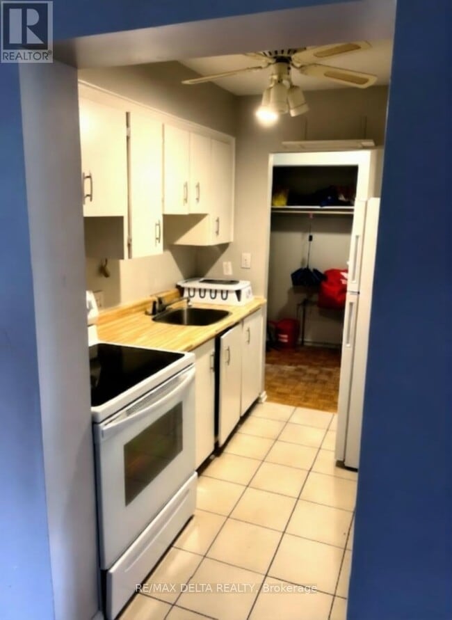 Building Photo - 2044 Arrowsmith Dr